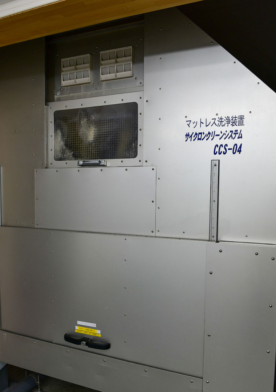 サイクロン式4枚型マットレス洗浄機